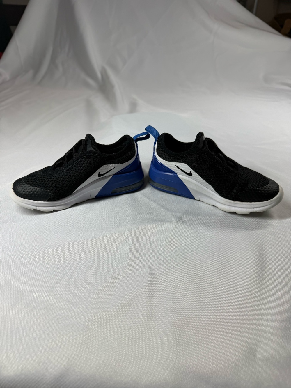 Nike Kids Black and Blue Slip-On Sneakers with White Midsole Size 9C - Picture 10 of 11